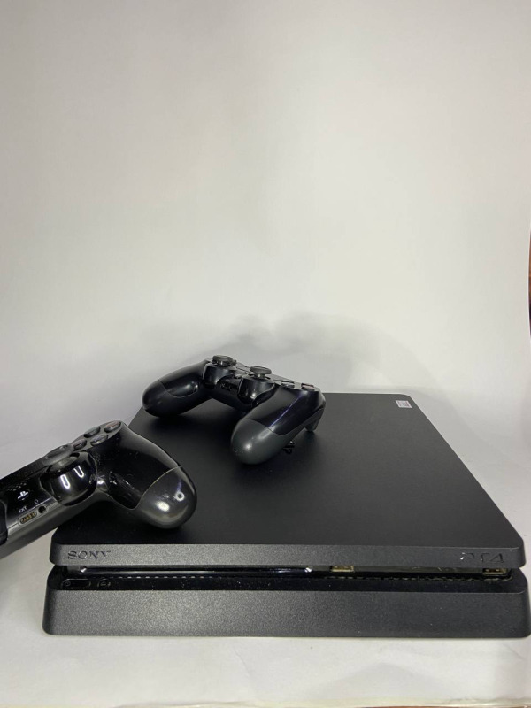 Sony Playstation 4 Slim, 1000 Гб (Фото)