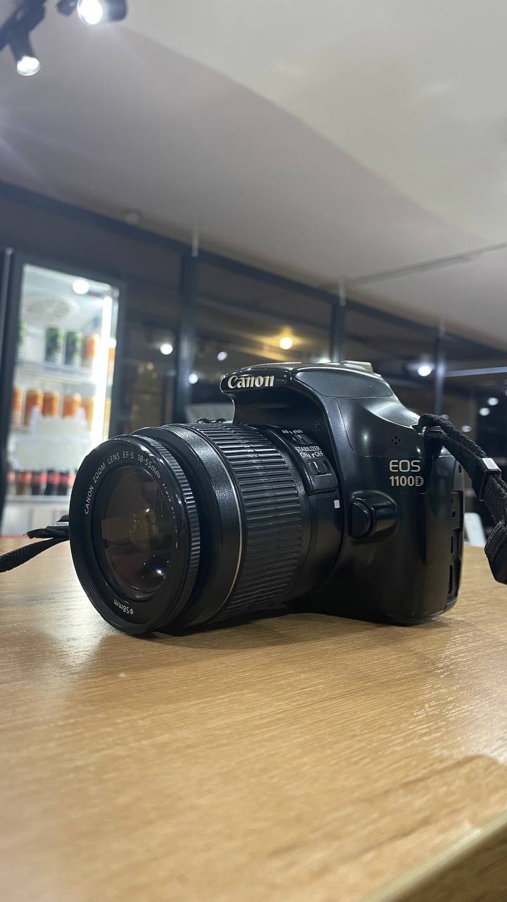 Зеркальный фотоаппарат Canon EOS 1100D (Фото)