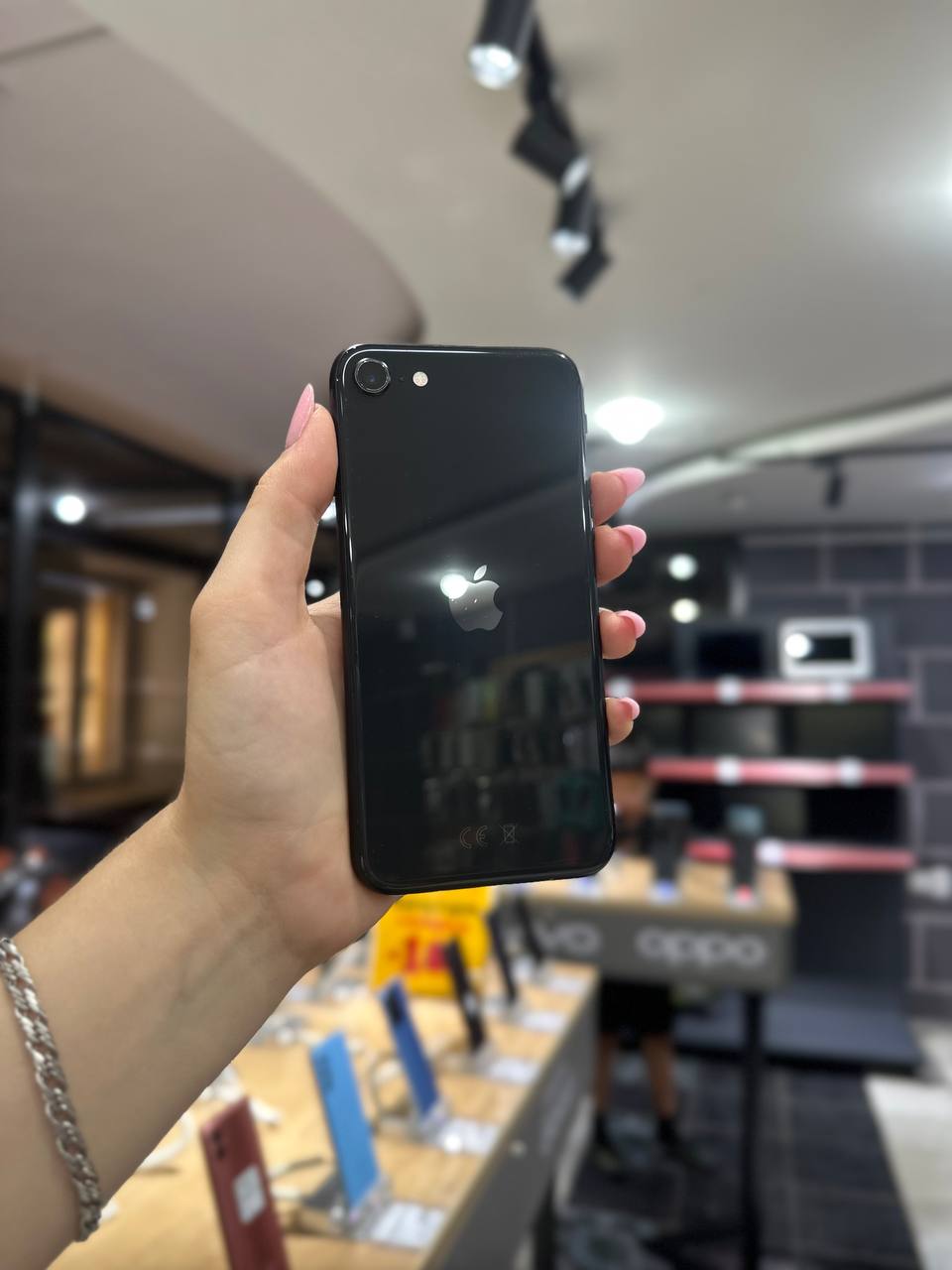 iPhone SE (2020), 64 ГБ, черный, 73% (Фото)