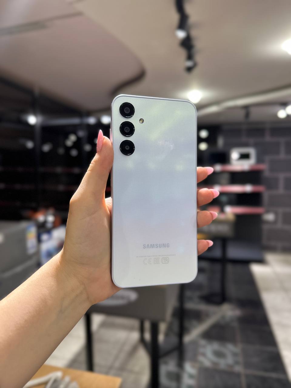 Samsung Galaxy A25, 128 ГБ, белый,  6 ГБ (Фото)