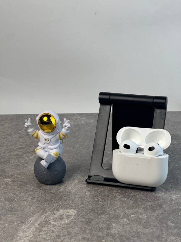 AirPods 3 with Wireless Charging Case (Фото)