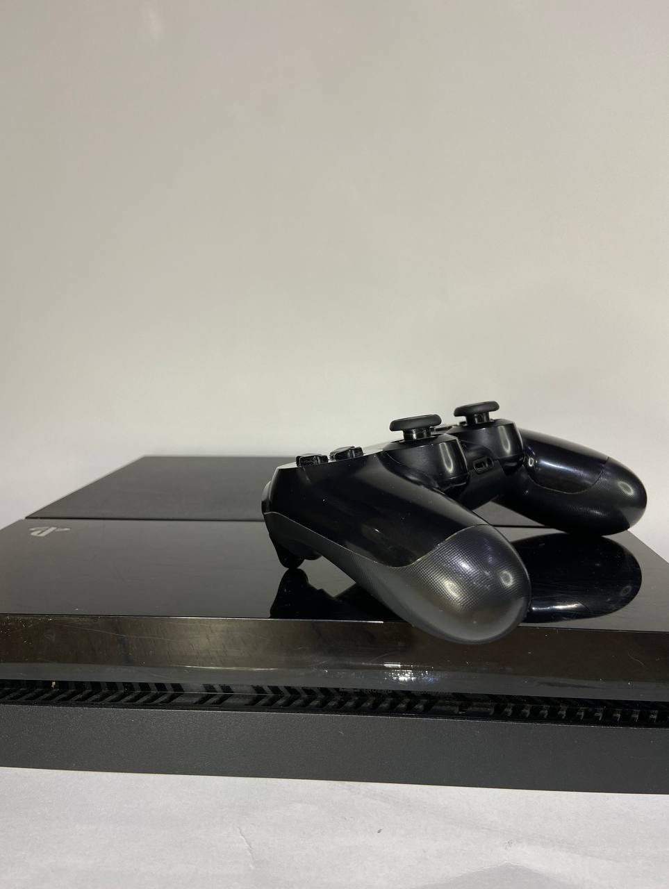 Sony Playstation 4 slim 500 gb ,1 джойстика (Фото)