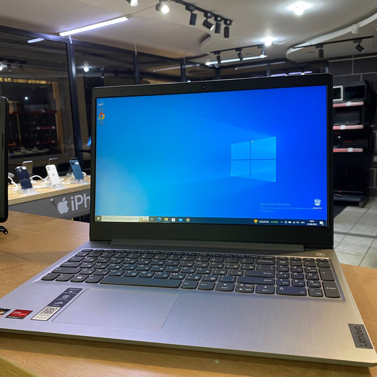 Ноутбук Lenovo / AMD Ryzen (3) / 4 / SSD 256 (Фото)